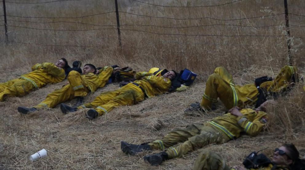 Fire california firefighters wildfire wildfires firefighter fires complex mendocino slow how forest river forests save reuters battle us july article Firefighters Battle Massive Wildfires in California